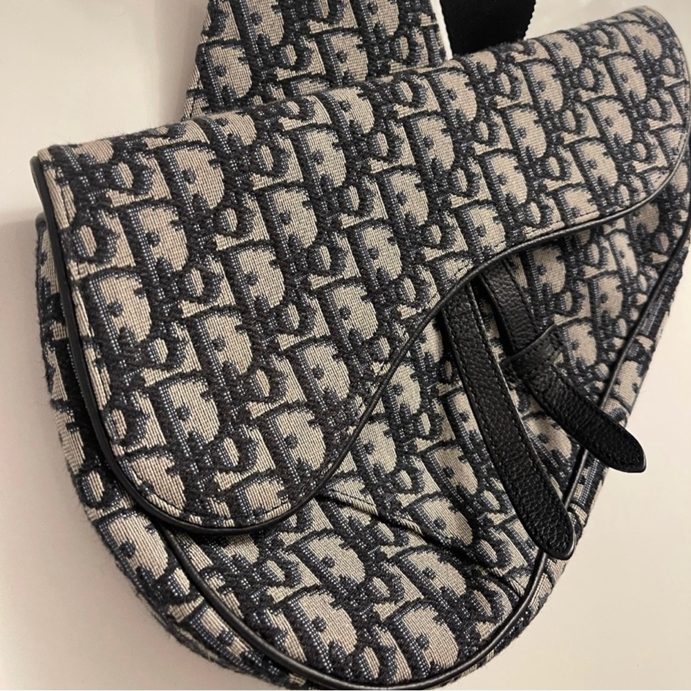 DIOR - SADDLE BAG
Beige and Black Dior Oblique Jacquard